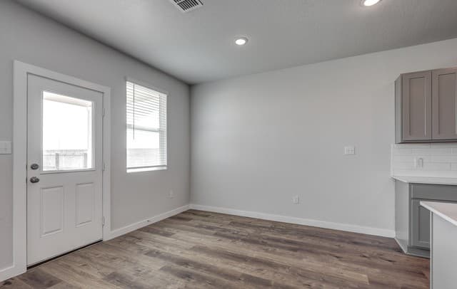 2323  Crisp Gln, San Antonio, TX 78224 — photo 8