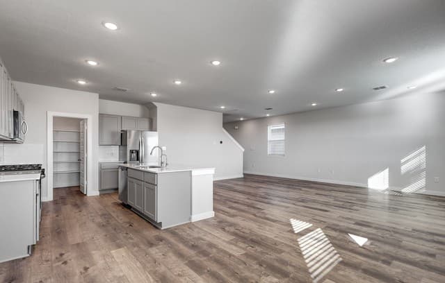 2323  Crisp Gln, San Antonio, TX 78224 — photo 9