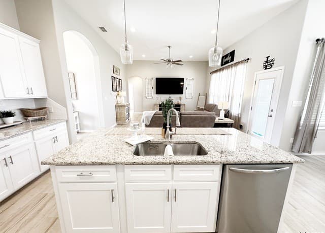 1683  Vista View, Pleasanton, TX 78064 — photo 10
