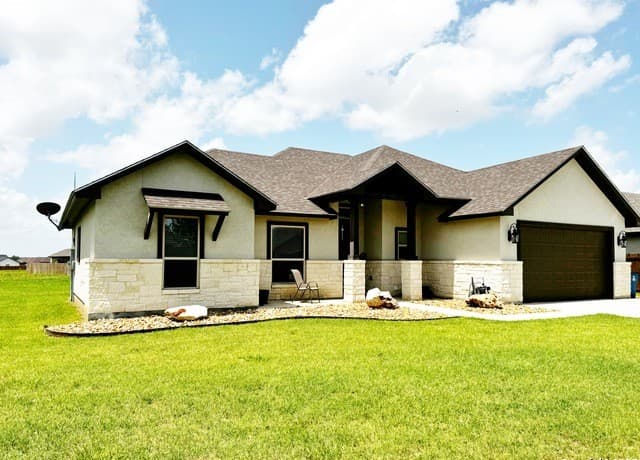 1683  Vista View, Pleasanton, TX 78064 — photo 3