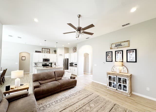 1683  Vista View, Pleasanton, TX 78064 — photo 5