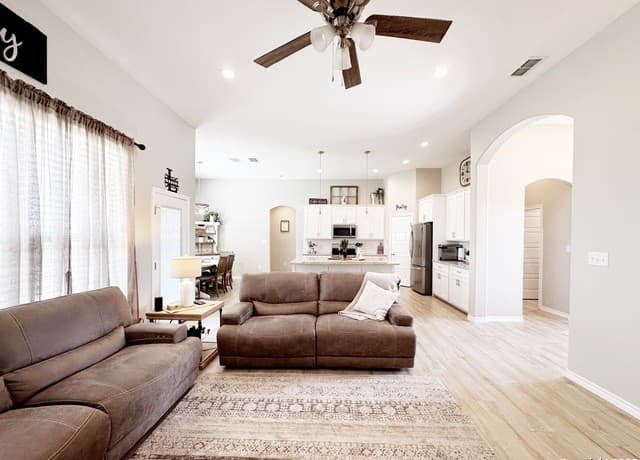 1683  Vista View, Pleasanton, TX 78064 — photo 6
