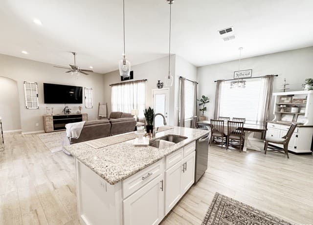 1683  Vista View, Pleasanton, TX 78064 — photo 9