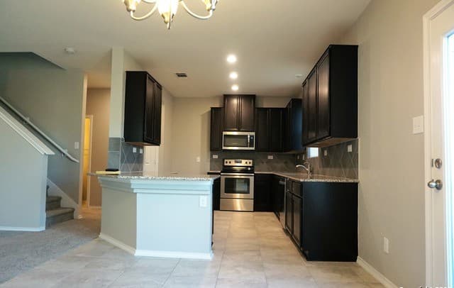 2610  Green Leaf Way, San Antonio, TX 78244 — photo 5