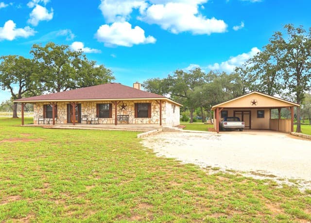 105  Whispering Oaks Dr, Adkins, TX 78101 — photo 16
