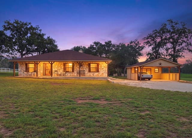 105  Whispering Oaks Dr, Adkins, TX 78101 — photo 2