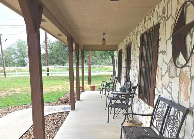 105  Whispering Oaks Dr, Adkins, TX 78101 — photo 3