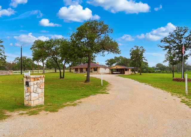105  Whispering Oaks Dr, Adkins, TX 78101 — photo 6