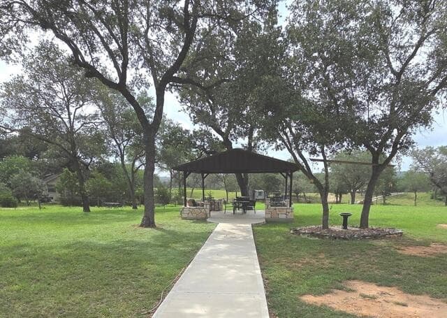 105  Whispering Oaks Dr, Adkins, TX 78101 — photo 8