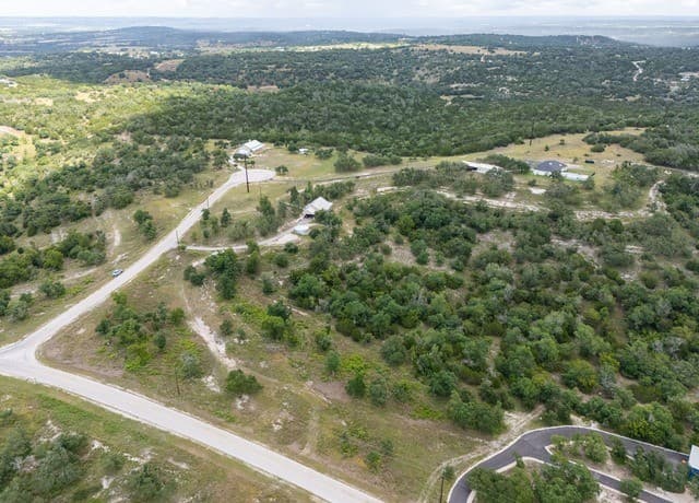 130  Falling Leaves Ct, Blanco, TX 78606 — photo 3
