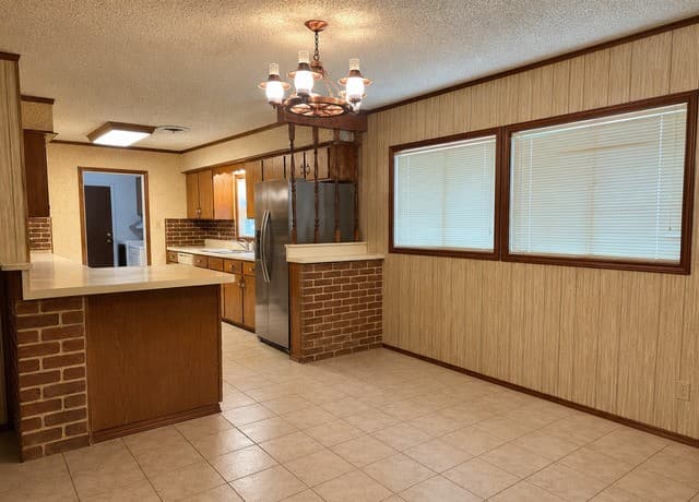 902  Oakridge Dr, Pleasanton, TX 78064 — photo 11