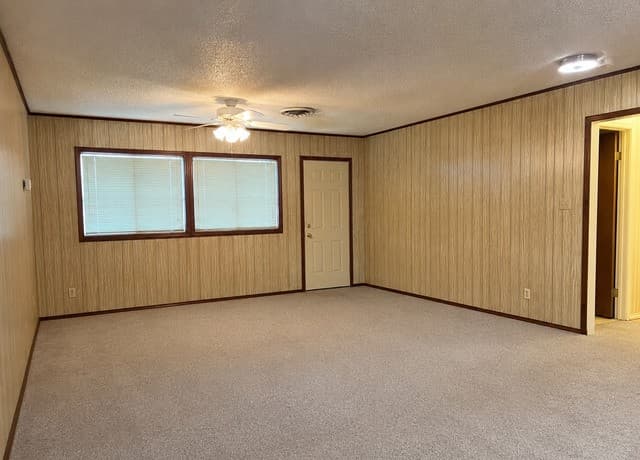 902  Oakridge Dr, Pleasanton, TX 78064 — photo 14
