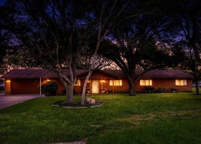 902  Oakridge Dr, Pleasanton, TX 78064 — photo 3