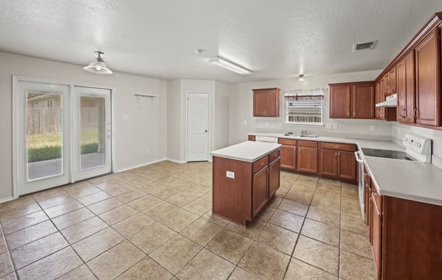 2127  Red Rock Crossing, San Antonio, TX 78245 — photo 4