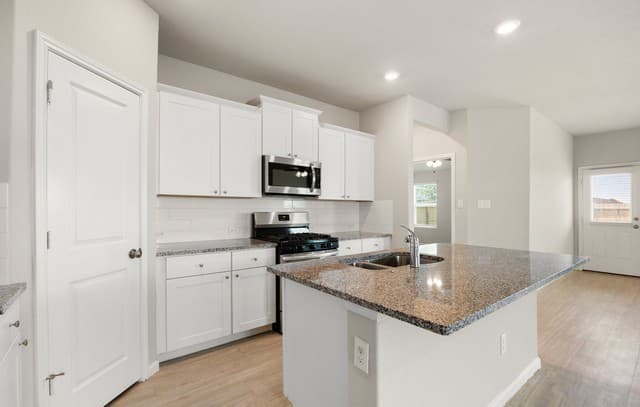 14011  Feed Park, San Antonio, TX 78252 — photo 8
