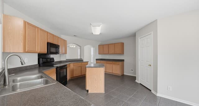 214  Hallie Cv, San Antonio, TX 78227 — photo 6