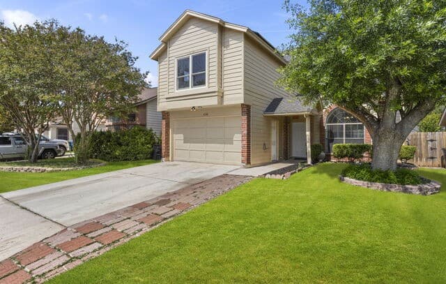 6146 Valley Clf