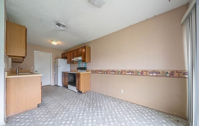 7677  Tarrasa, San Antonio, TX 78239 — photo 8