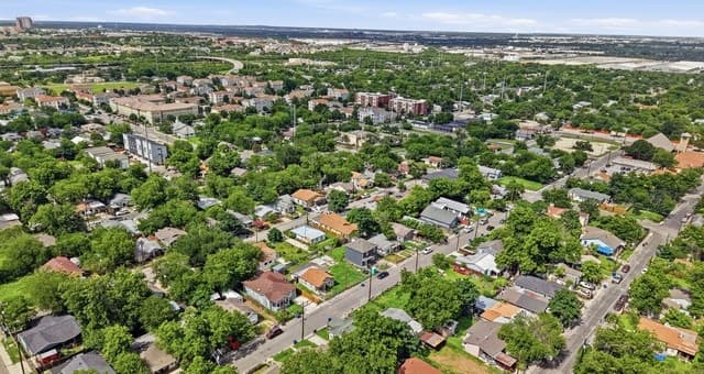 1910  Nolan, San Antonio, TX 78202 — photo 10