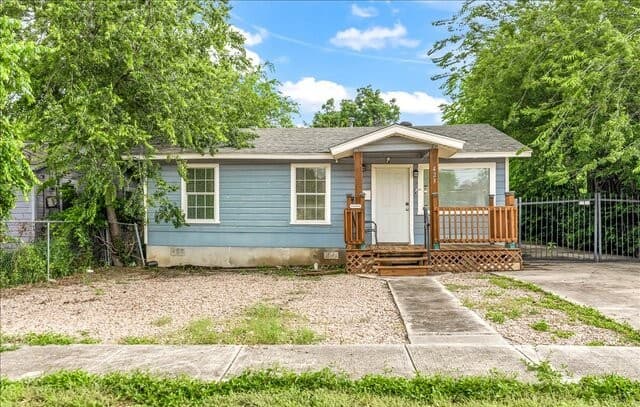 423  Princeton Ave, San Antonio, TX 78201 — photo 2