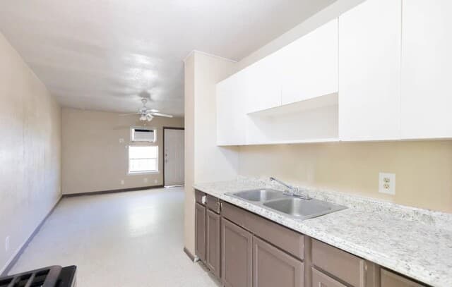 3032  Weir, San Antonio, TX 78226 — photo 2