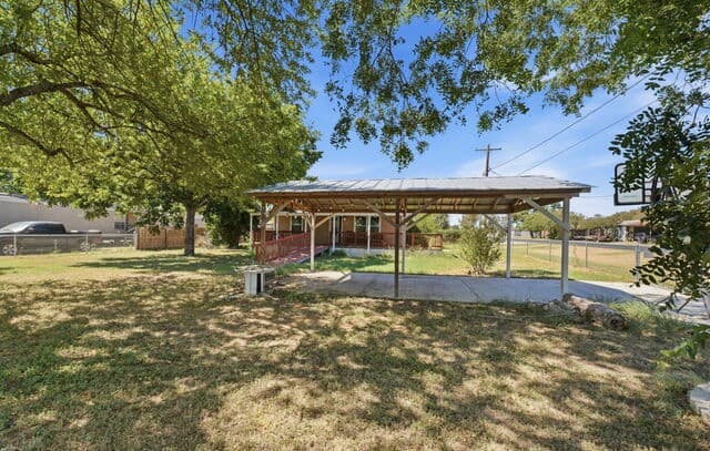 251  Avenue J, Poteet, TX 78065 — photo 2