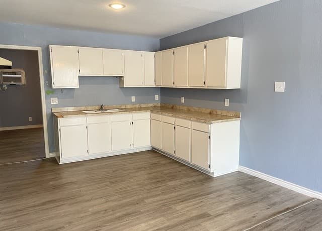 145  Leroux St, San Antonio, TX 78207 — photo 5