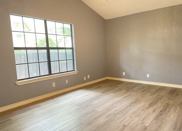 145  Leroux St, San Antonio, TX 78207 — photo 6