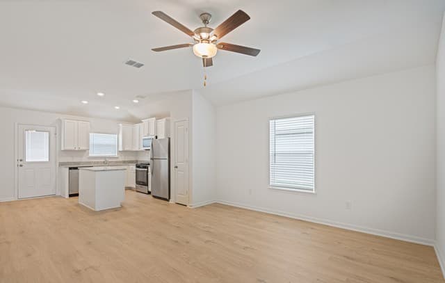 11813  Luckey Villa, San Antonio, TX 78252 — photo 11