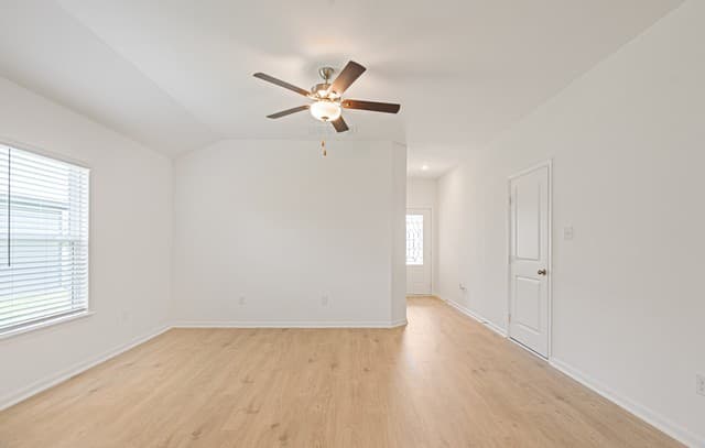 11813  Luckey Villa, San Antonio, TX 78252 — photo 16