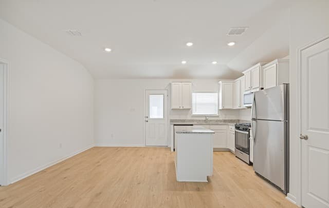 11813  Luckey Villa, San Antonio, TX 78252 — photo 19