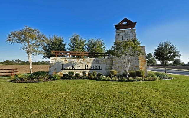 11813  Luckey Villa, San Antonio, TX 78252 — photo 3