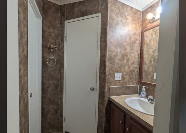 550  Avery Cir, Poteet, TX 78065 — photo 12