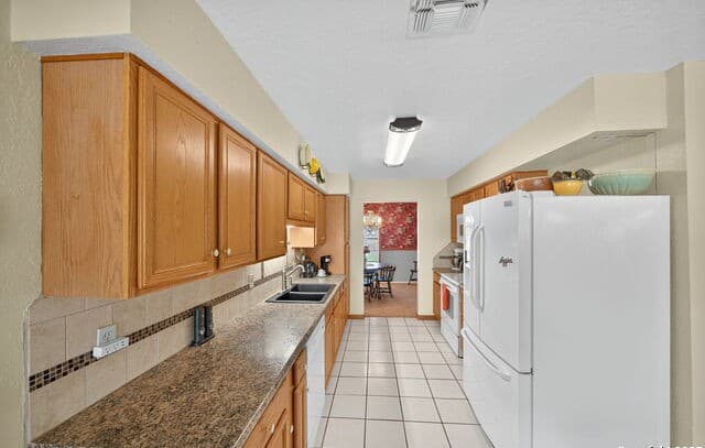 82  Pulliam Dr, Pleasanton, TX 78064 — photo 10