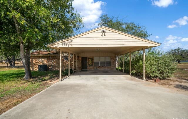 82  Pulliam Dr, Pleasanton, TX 78064 — photo 3