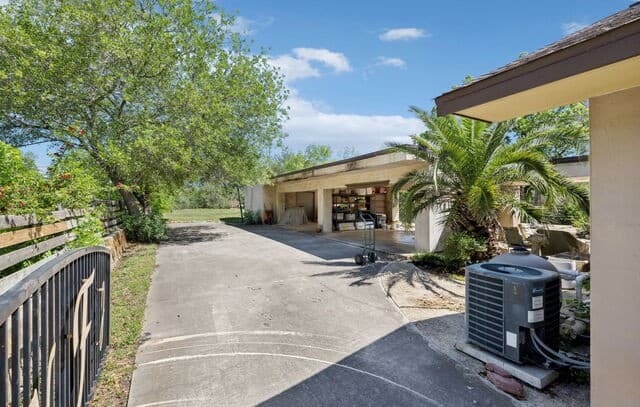 239 E Nottingham, San Antonio, TX 78209 — photo 17