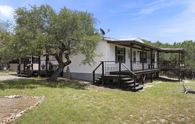 1522  Forest Trail Dr, Bandera, TX 78003 — photo 4