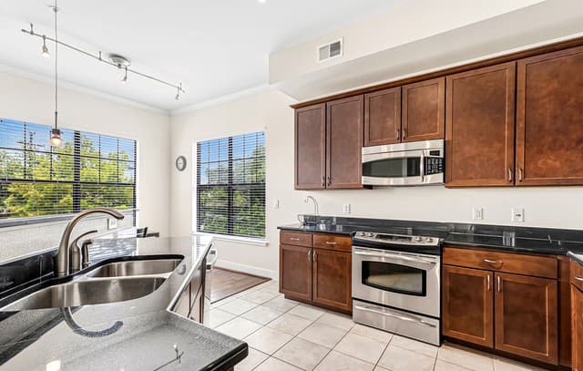 7342  Oak Manor Unit 7301, San Antonio, TX 78229 — photo 15