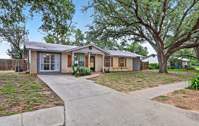 1112 Maia St