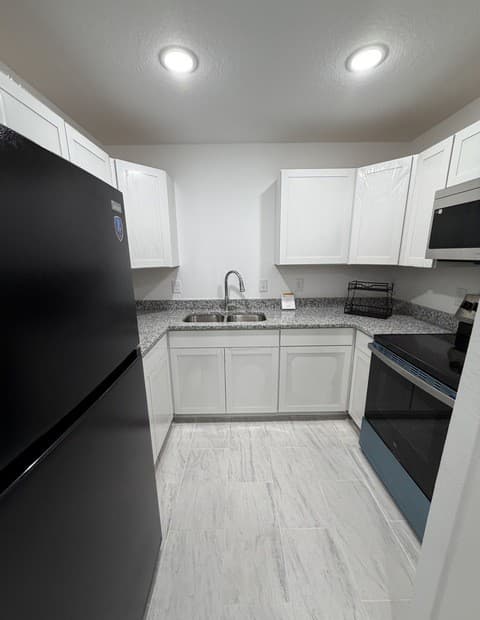 8503 S Flores St, San Antonio, TX 78221 — photo 2