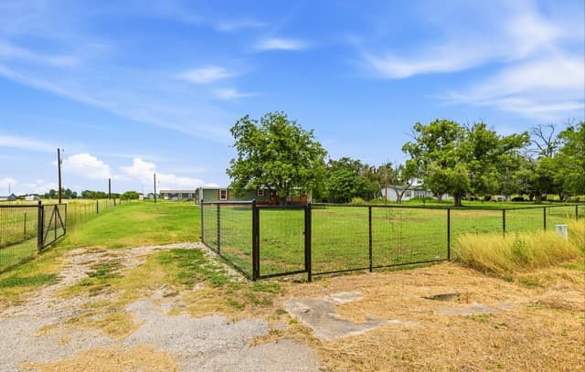 16345  Fm 463, Lytle, TX 78052 — photo 4