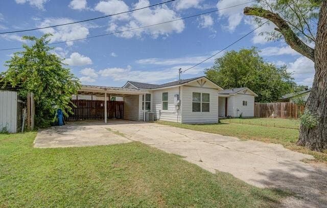 303  Lee Dr, Devine, TX 78016 — photo 4