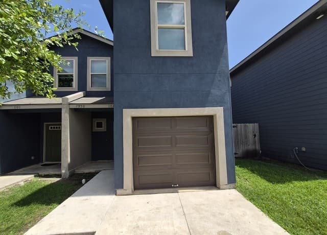 6950  Lakeview Dr. Unit 102