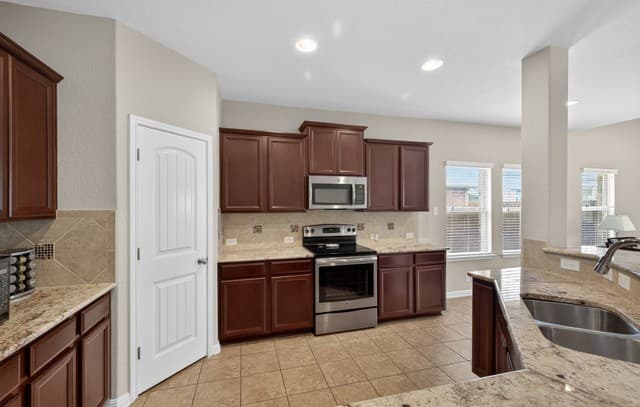 232  Albarella, Cibolo, TX 78108 — photo 14