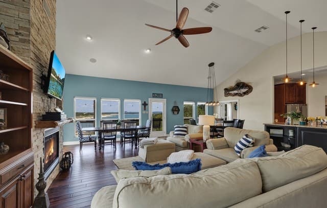 2611  Westview, Canyon Lake, TX 78133 — photo 11
