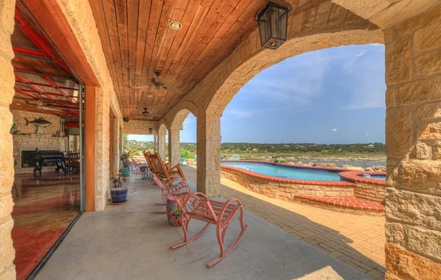 2611  Westview, Canyon Lake, TX 78133 — photo 4