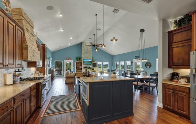 2611  Westview, Canyon Lake, TX 78133 — photo 9
