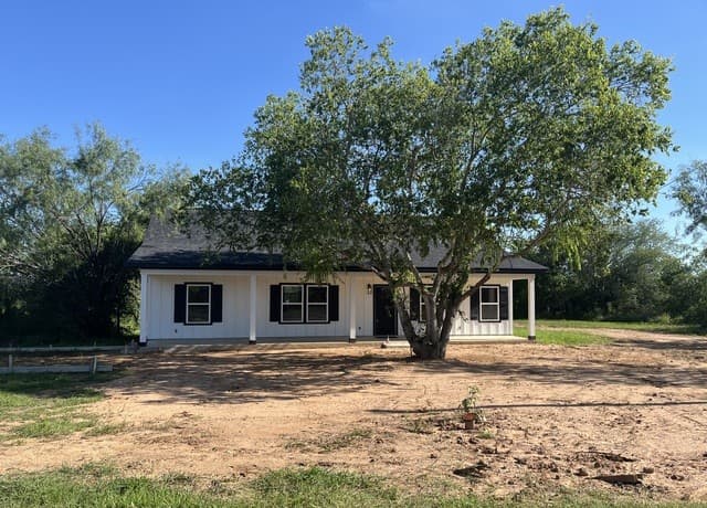 215 County Road 1614, Moore, TX 78057