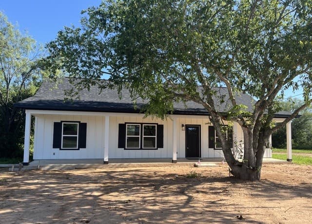 215 County Road 1614, Moore, TX 78057 — photo 3