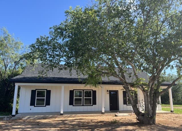 215 County Road 1614, Moore, TX 78057 — photo 4
